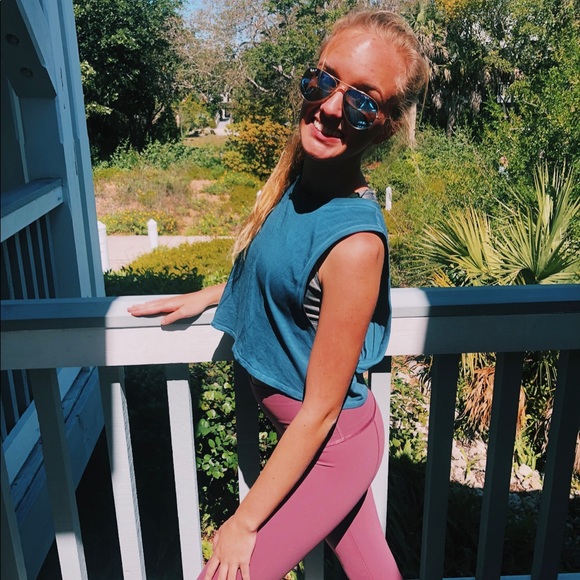 Meet your Posher, Brooklyn - Picture 7 of 8